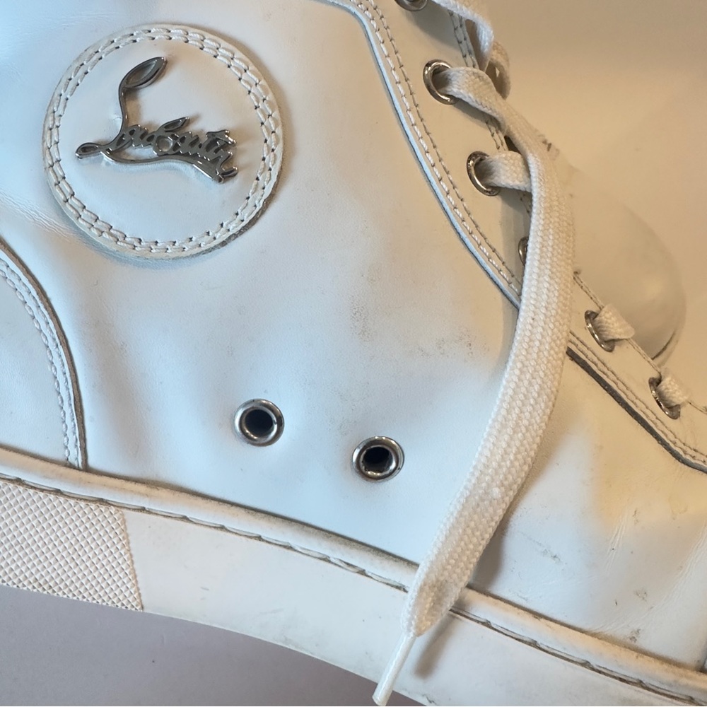 Christian Louboutin Beige Interior Detail - Picture 2 of 6